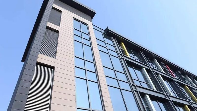 断桥铝门窗幕墙选型：隔热性能与成本平衡之道